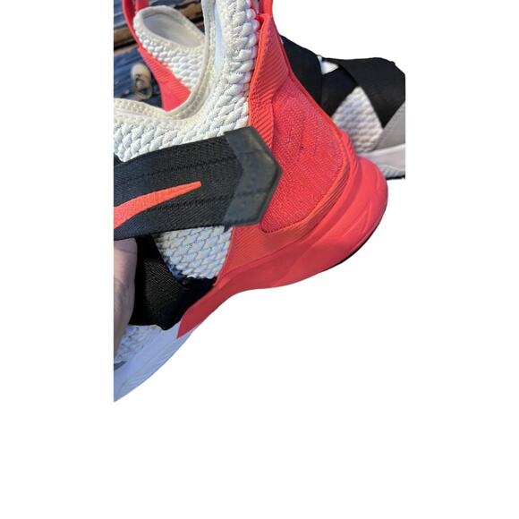 Size 11 - Nike LeBron Soldier 12 Flash Crimson 2018 - Picture 8 of 9